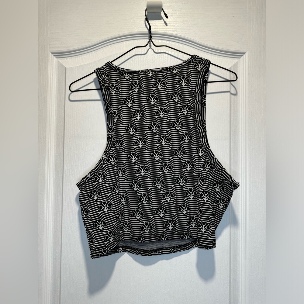 44- Zara Black & White Printed Cropped Tank Top – Sleeveless – BNWOT - Picture 3 of 6